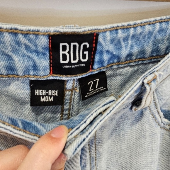BDG Distressed High Rise Mom Jean 27 Light Wash - Picture 4 of 13
